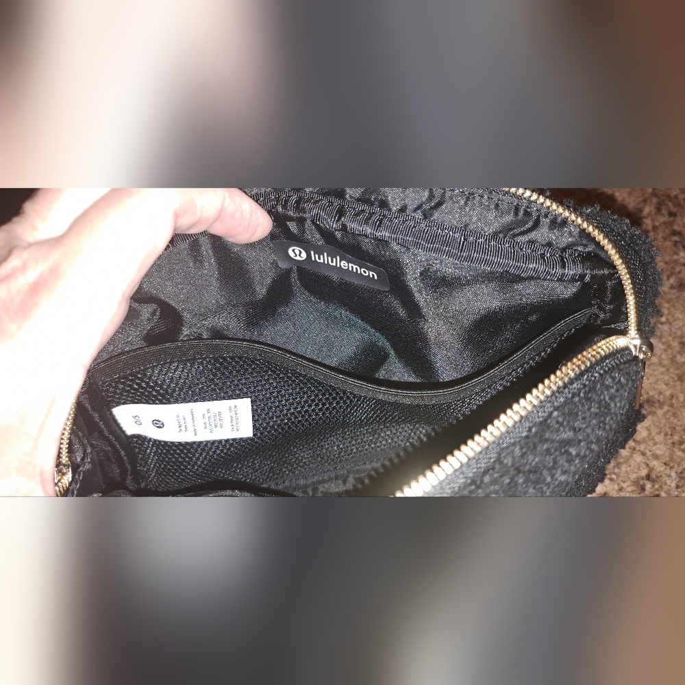 Ladies Lululemon Everywhere Fanny Bag Shopping Vacation Black Adjustable - Picture 3 of 10